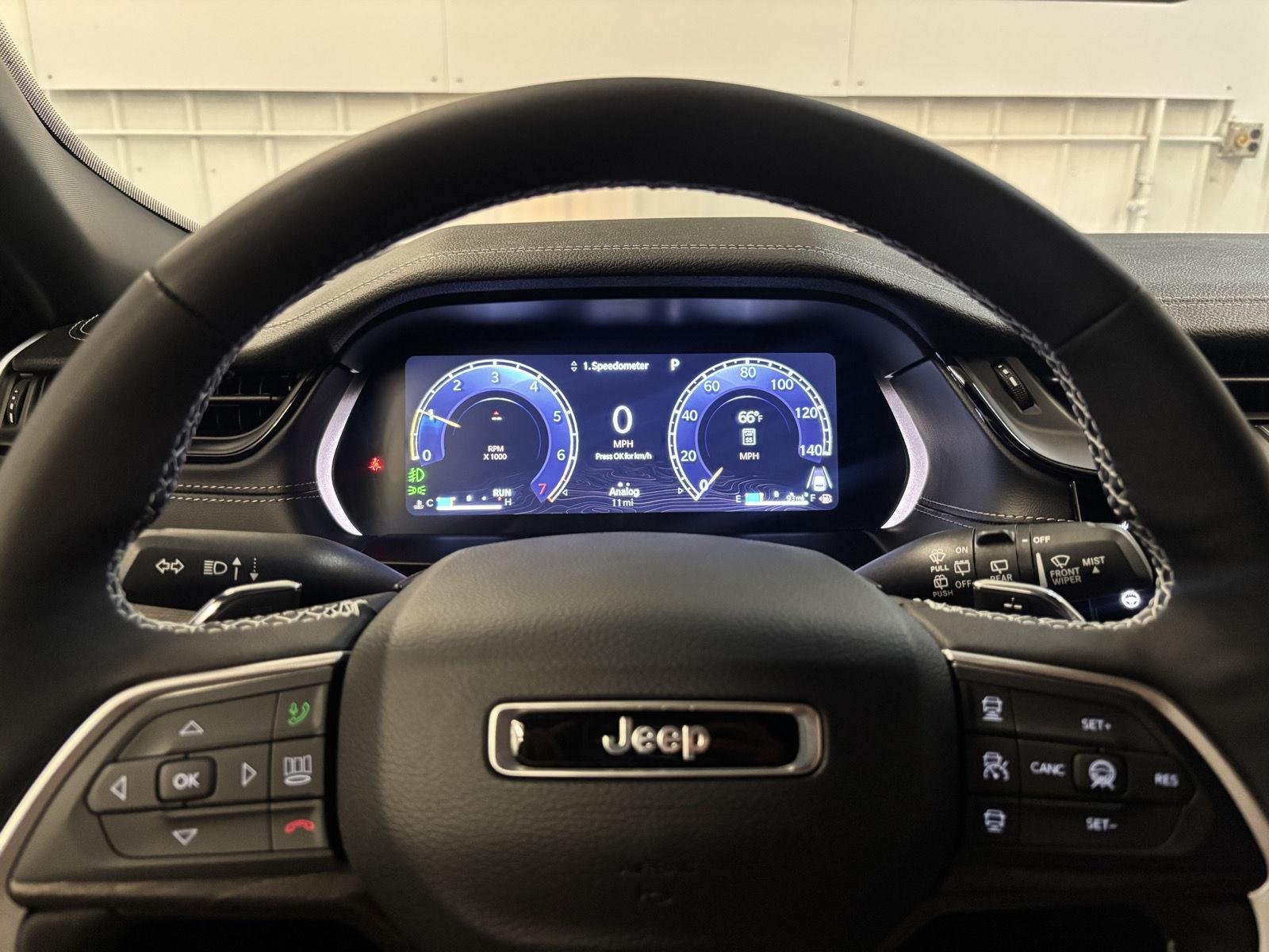 New 2026 Diamond Black Crystal Pearl-Coat Exterior Paint Jeep Limited Reserve image 16