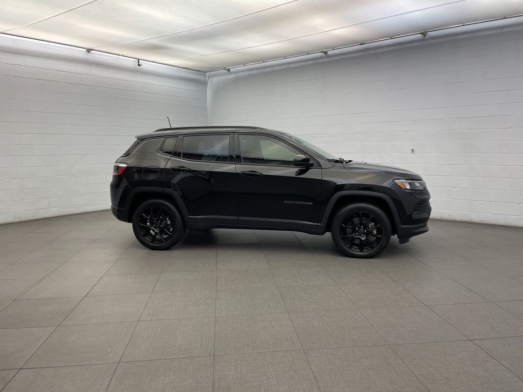 New 2026 Diamond Black Crystal Pearlcoat Jeep Latitude image 2