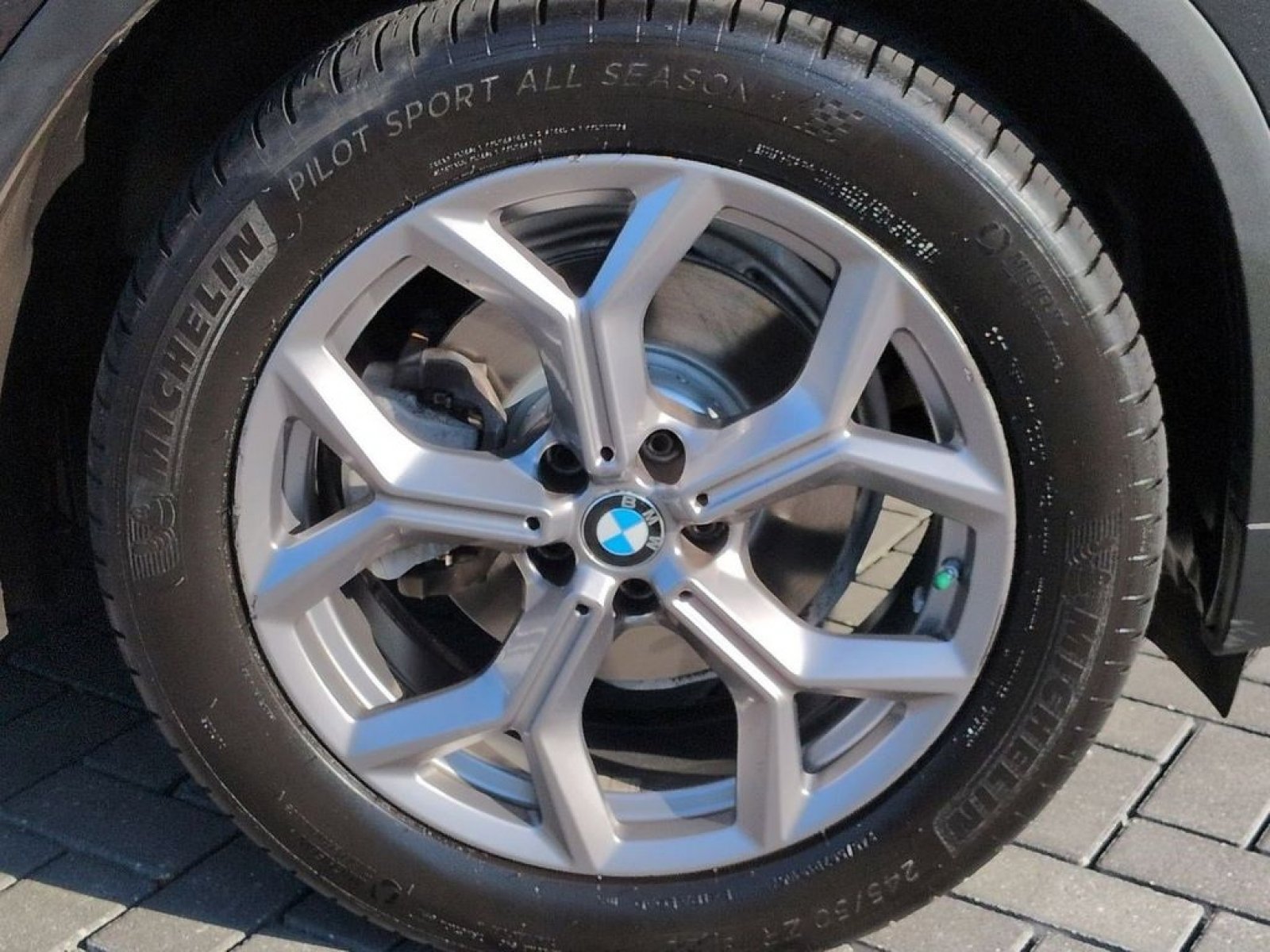 Used 2022 Dark Graphite BMW xDrive30i image 12