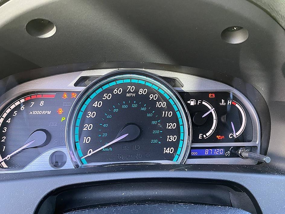 Used 2013 Cosmic Gray Mica Toyota XLE image 11