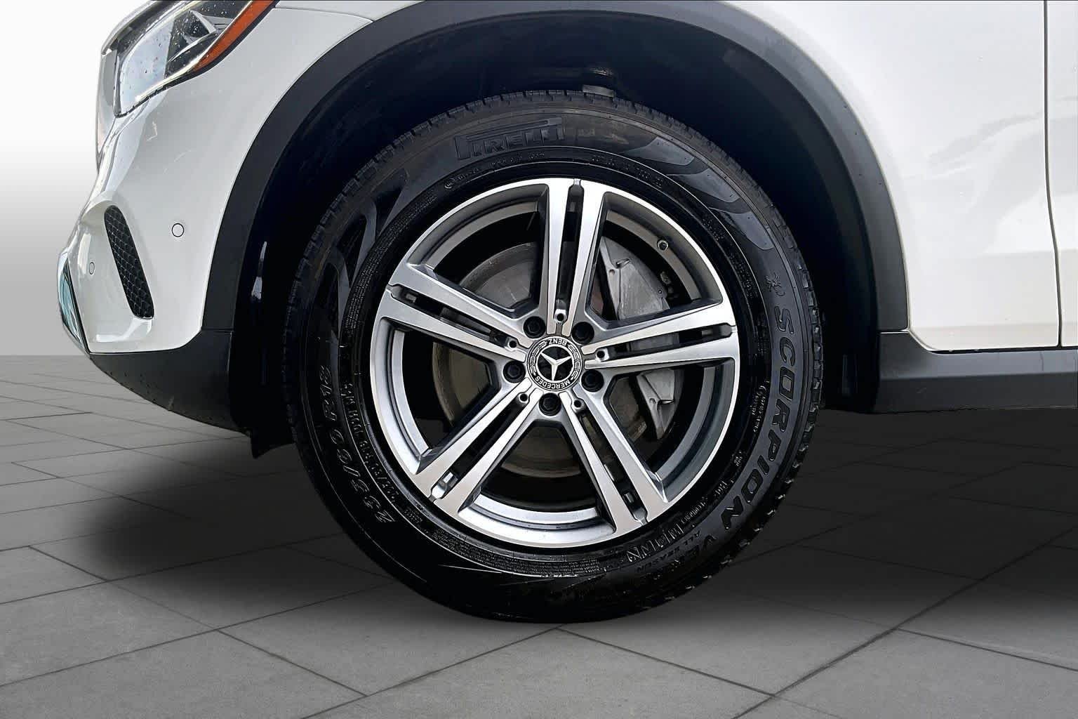 Used 2022 Polar White Mercedes-Benz GLC 300 image 11