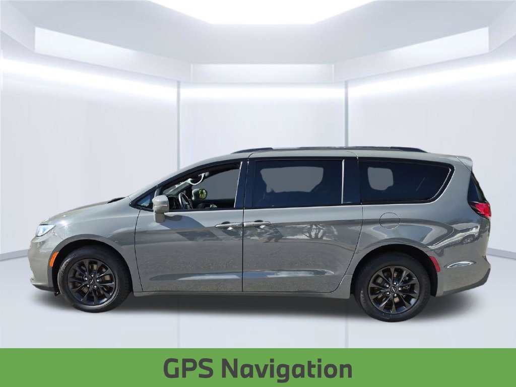 Used 2021 Ceramic Gray Clearcoat Chrysler Limited image 2