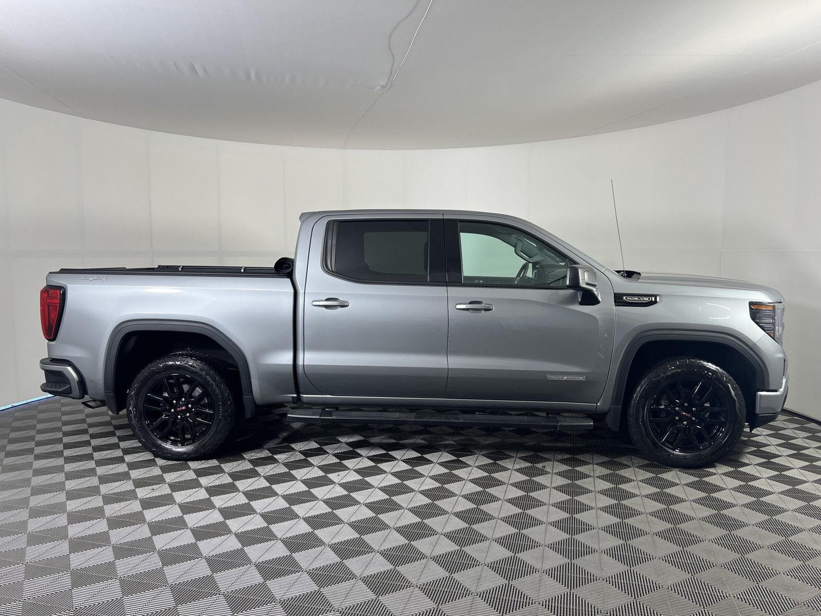 Used 2023 Sterling Metallic GMC Elevation image 24