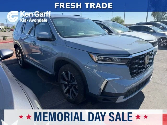 2025 Honda Pilot Touring AWD's photo