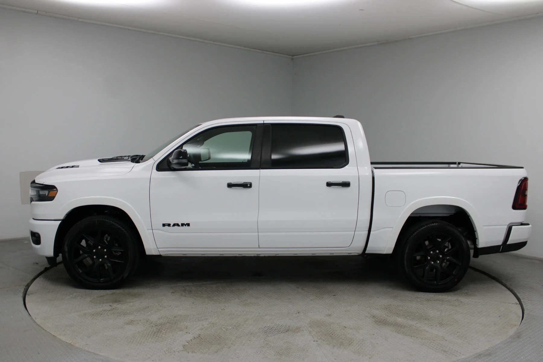 New 2026 Bright White Clear-Coat Exterior Paint RAM Laramie 4x4 Crew Cab image 24