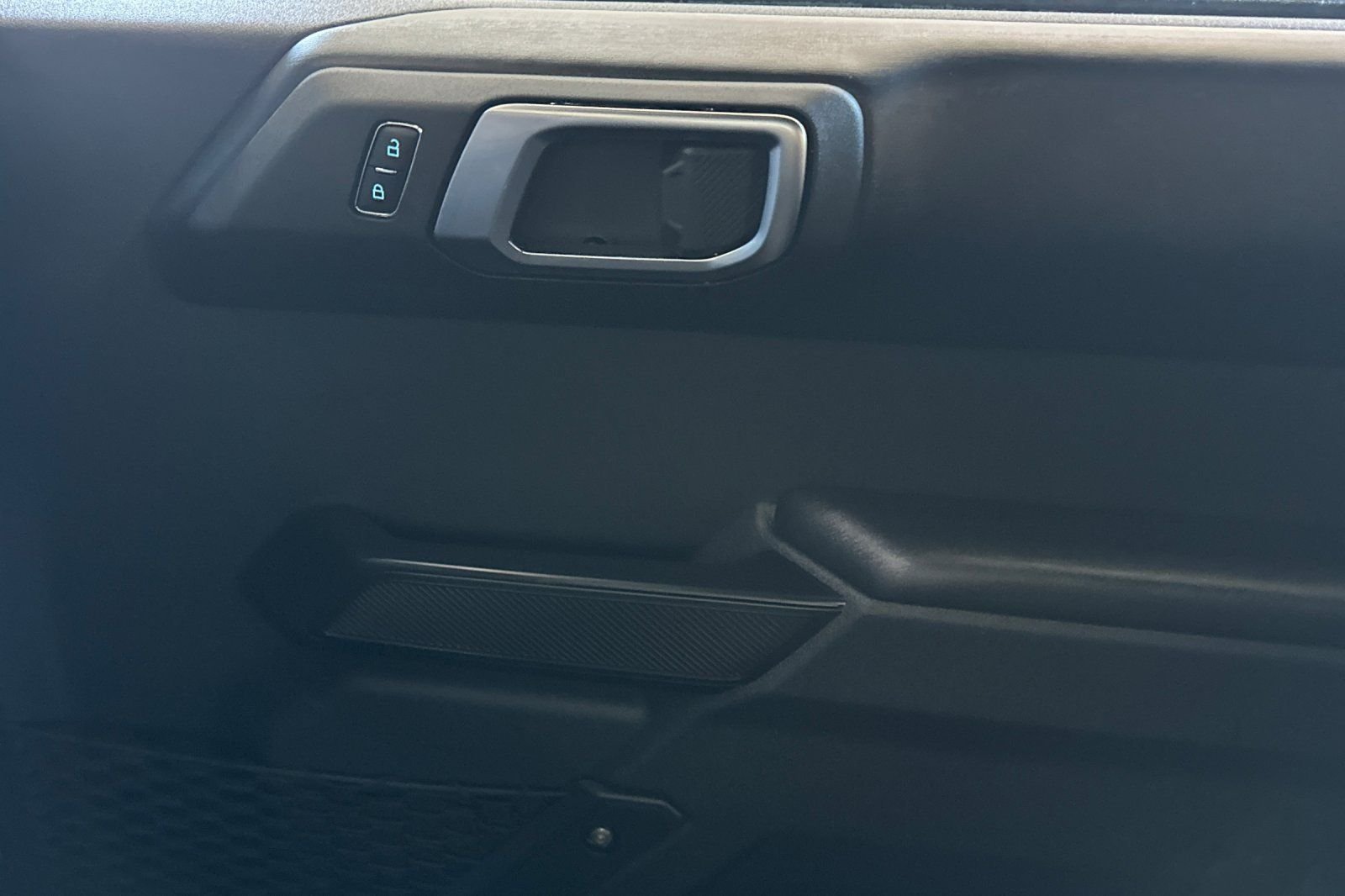 Used 2025 Gray Ford Badlands image 18