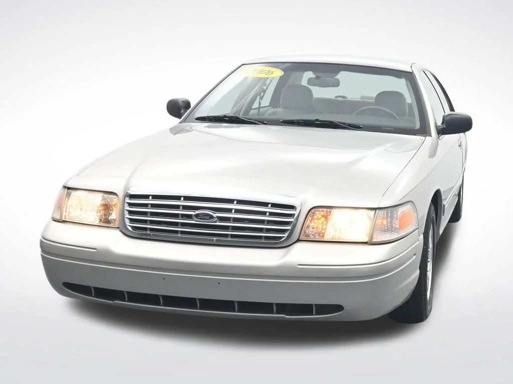 Used 2006 Silver Ford LX image 2