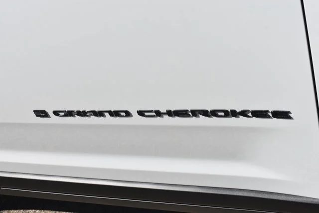 New 2027 Bright White Clearcoat Jeep Laredo Altitude image 13