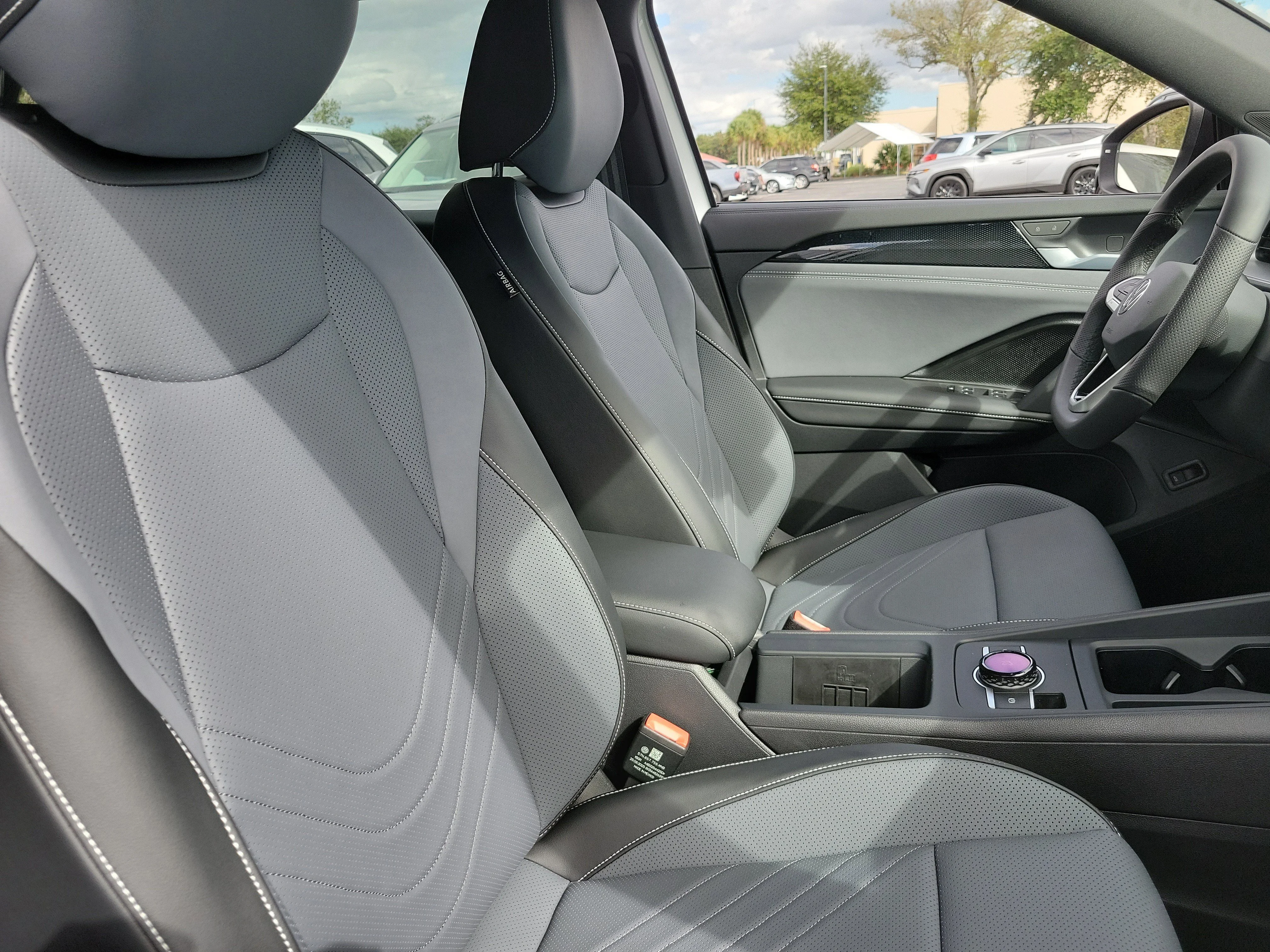 2026 Volkswagen Tiguan SE R-LINE BLACK - Photo 6