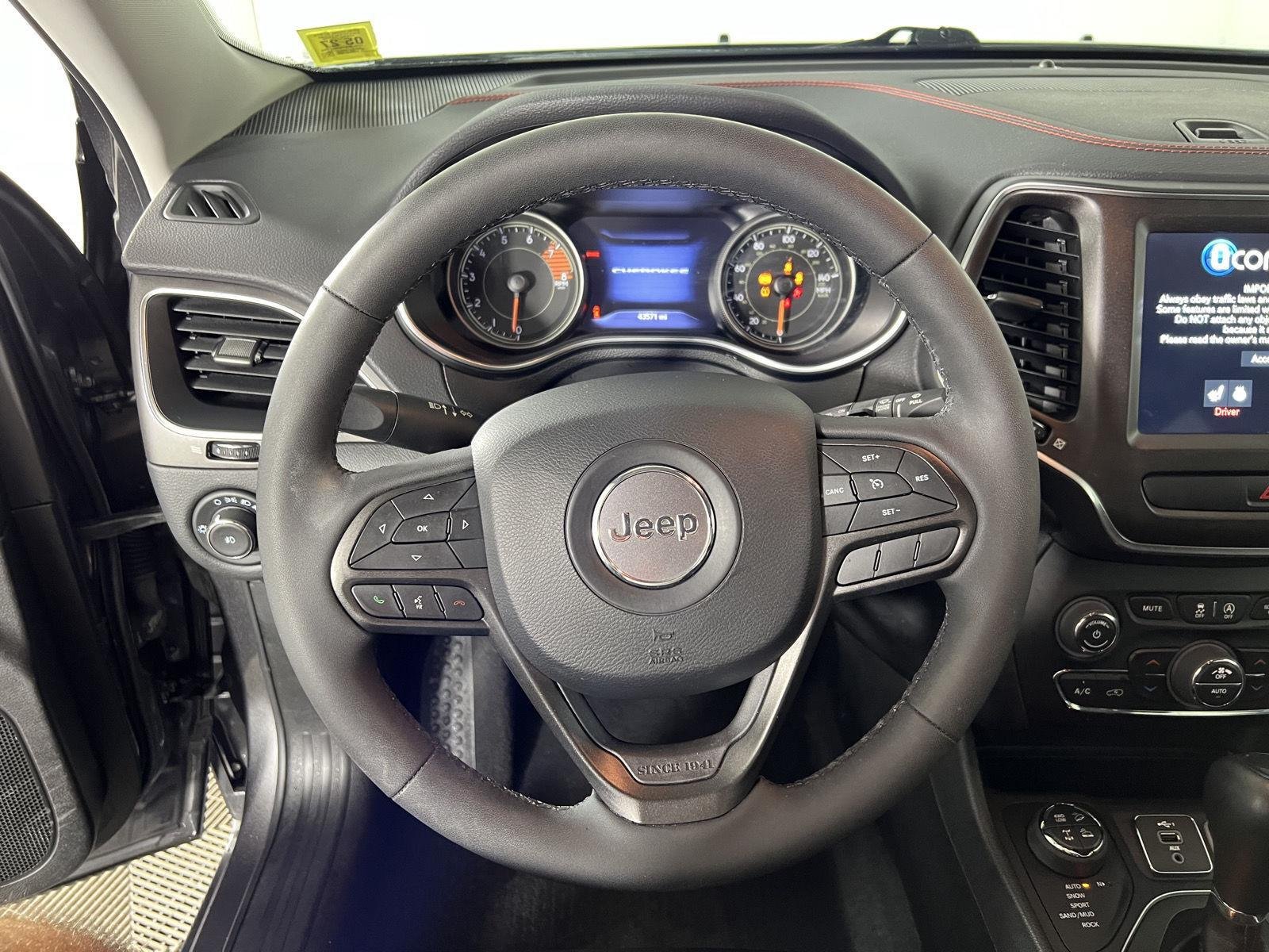 Used 2022 Granite Crystal Metallic Clearcoat Jeep Trailhawk image 4