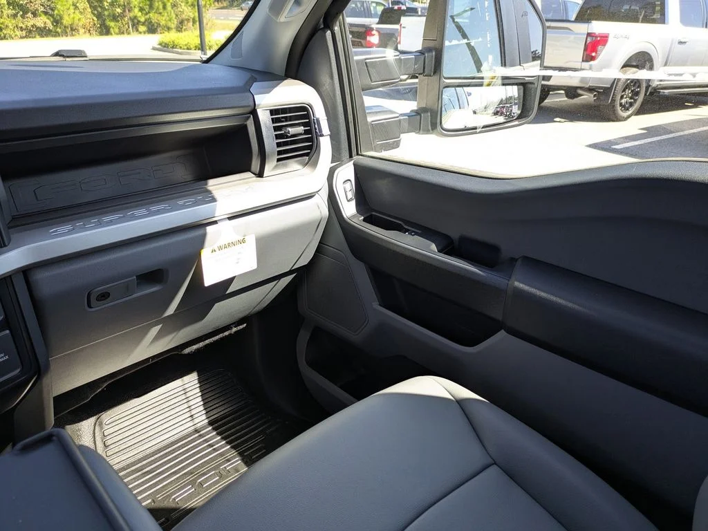 2025 Ford F-350 Super Duty Chassis Cab XL - Photo 16
