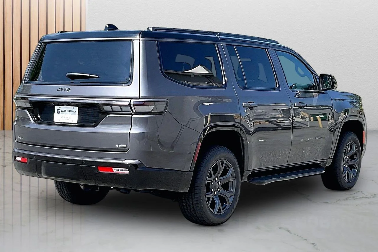 New 2026 Baltic-Gray Metallic Clear-Coat Exterior Paint Jeep Upland image 9