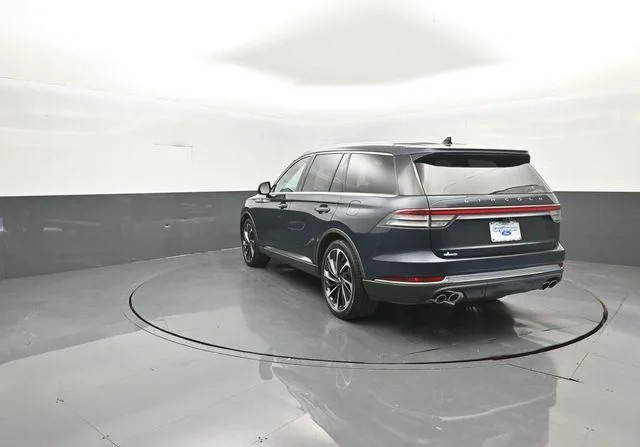 Used 2022 Blue Metallic Lincoln Reserve image 5
