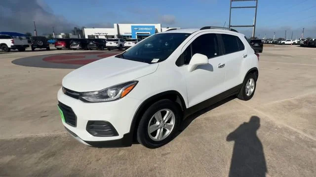 Used 2018 SUMMIT WHITE Chevrolet LT image 4