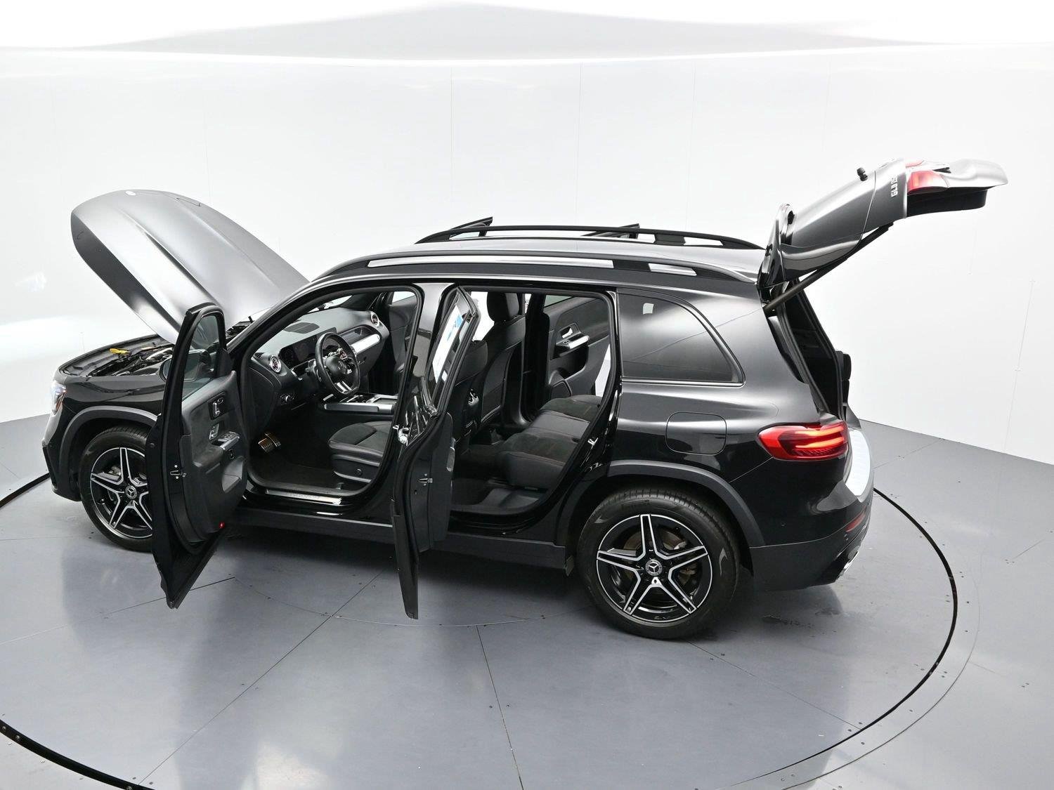 Used 2024 Black Mercedes-Benz GLB 250 image 40