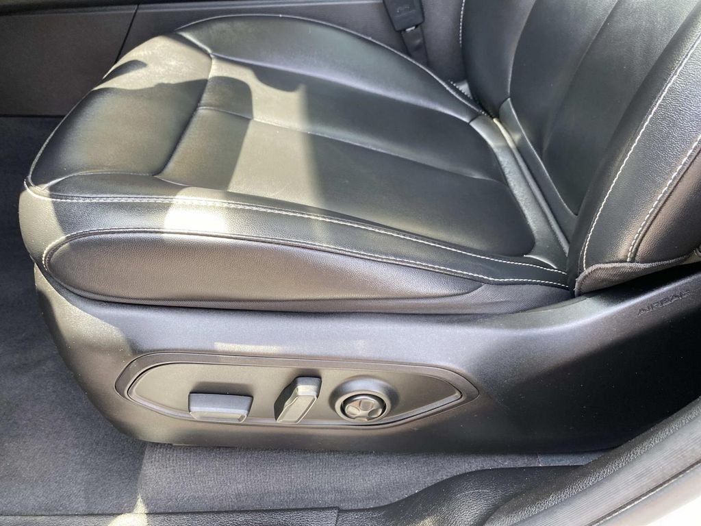 Used 2023 White Jeep Limited image 28