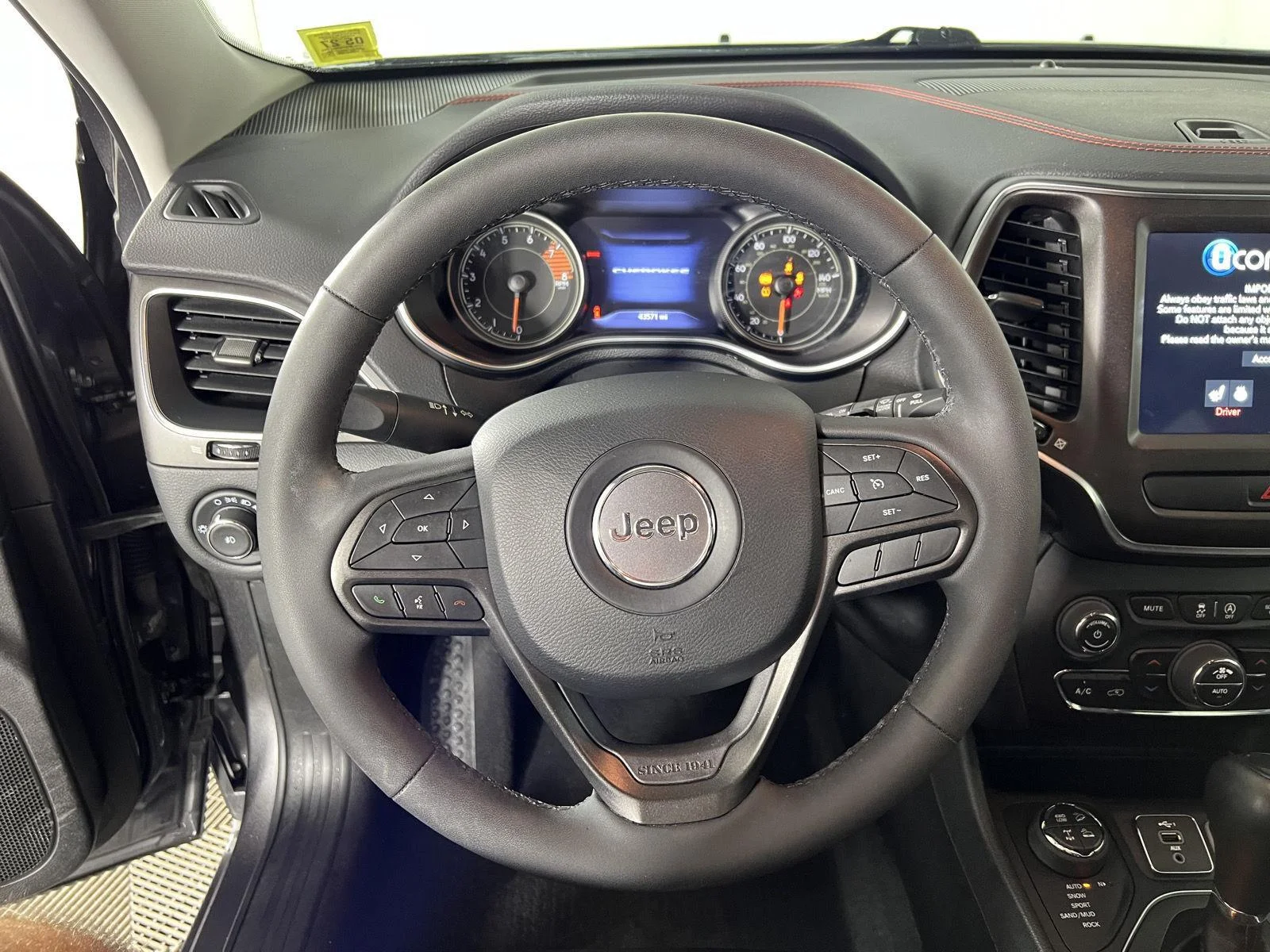 Used 2022 Granite Jeep Trailhawk image 4