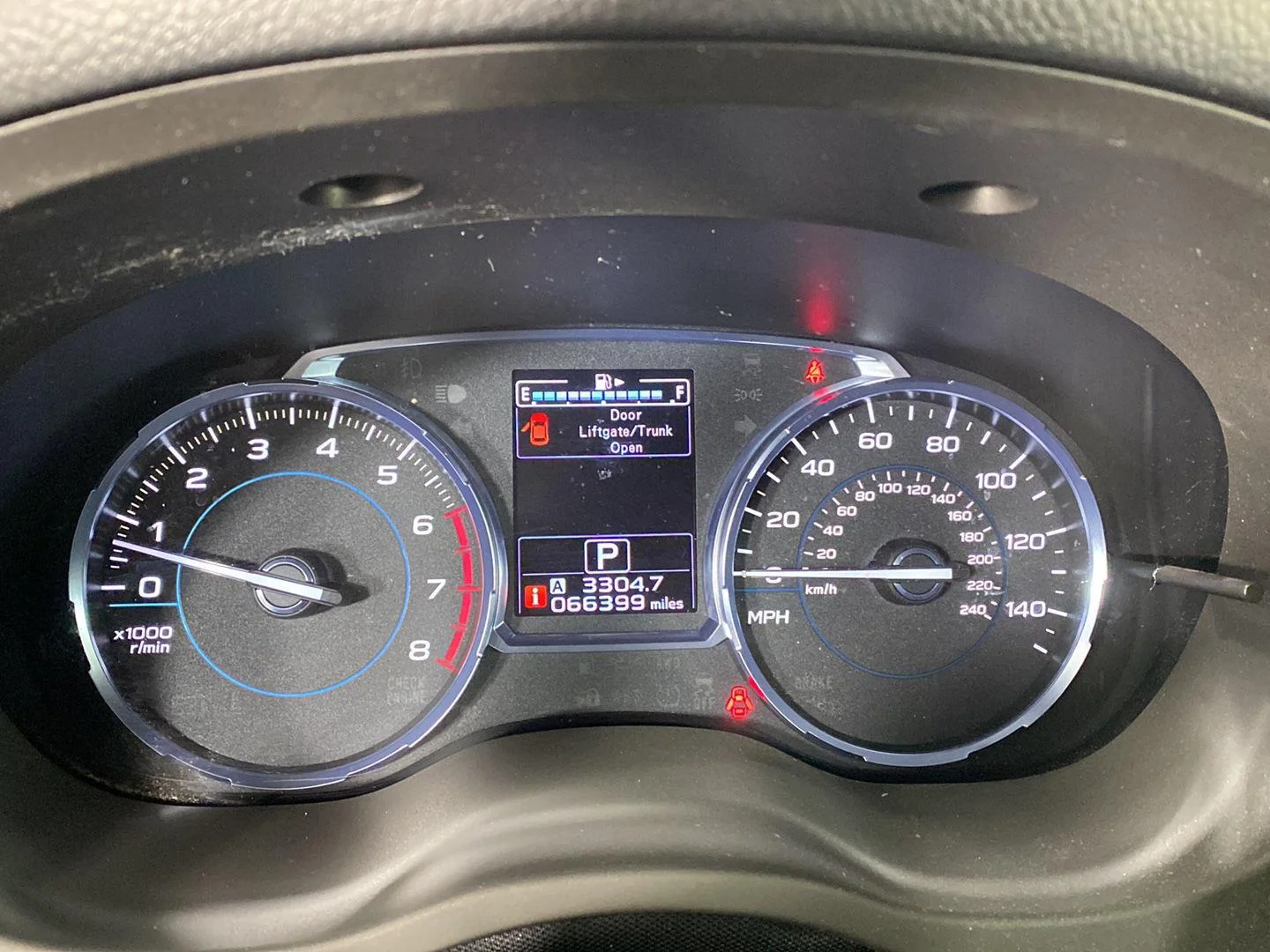 Used 2018 Ice Silver Metallic Subaru Limited image 16