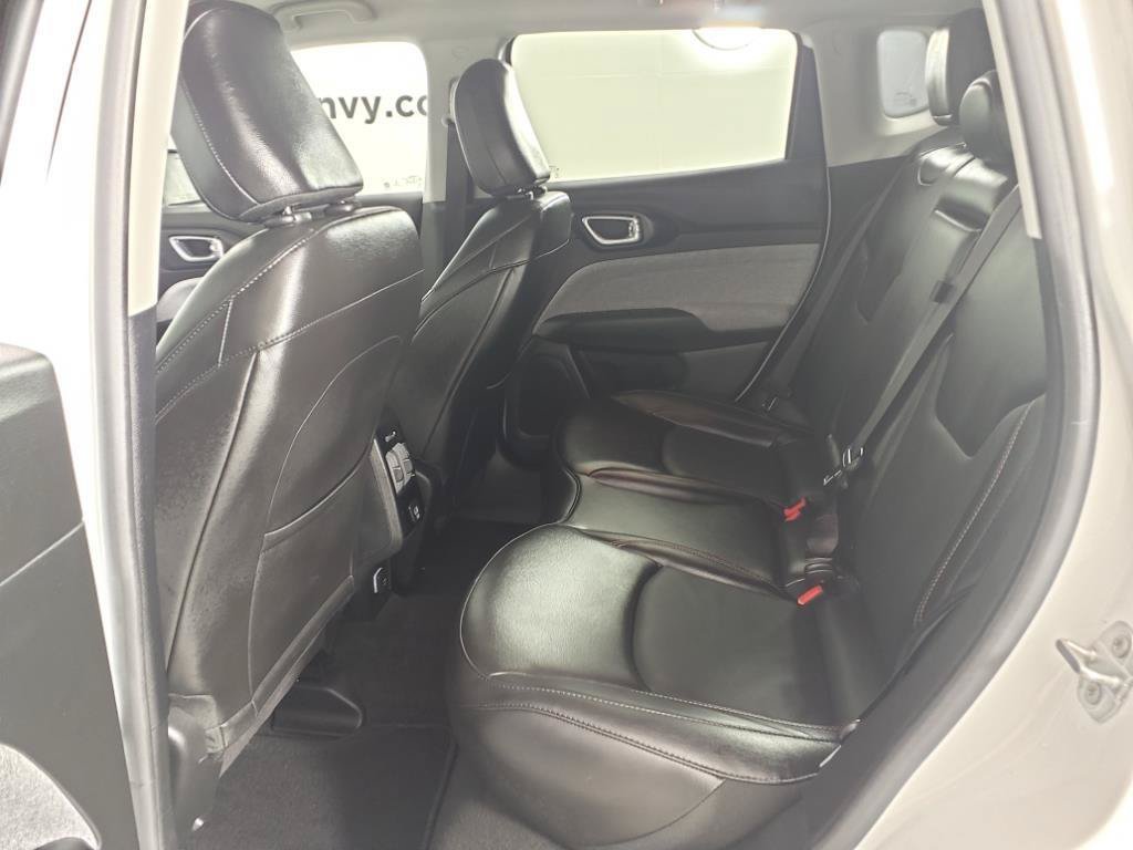 Used 2022 White Jeep Latitude Lux image 13