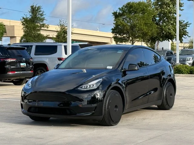 Used 2020 Solid Black Tesla Long Range image 10