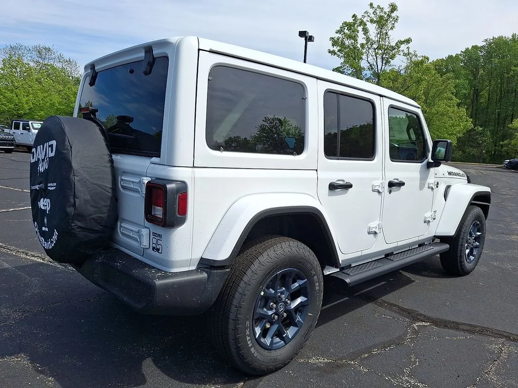New 2026 Bright White Clear-Coat Exterior Paint Jeep 85th Anniversary Edition image 4