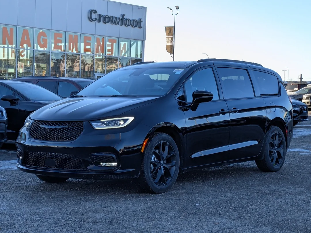 New 2026 Black Chrysler Select - - FWD - Panoramic Sunroof - Power Sliding Doors - S App Pkge & More! image 4