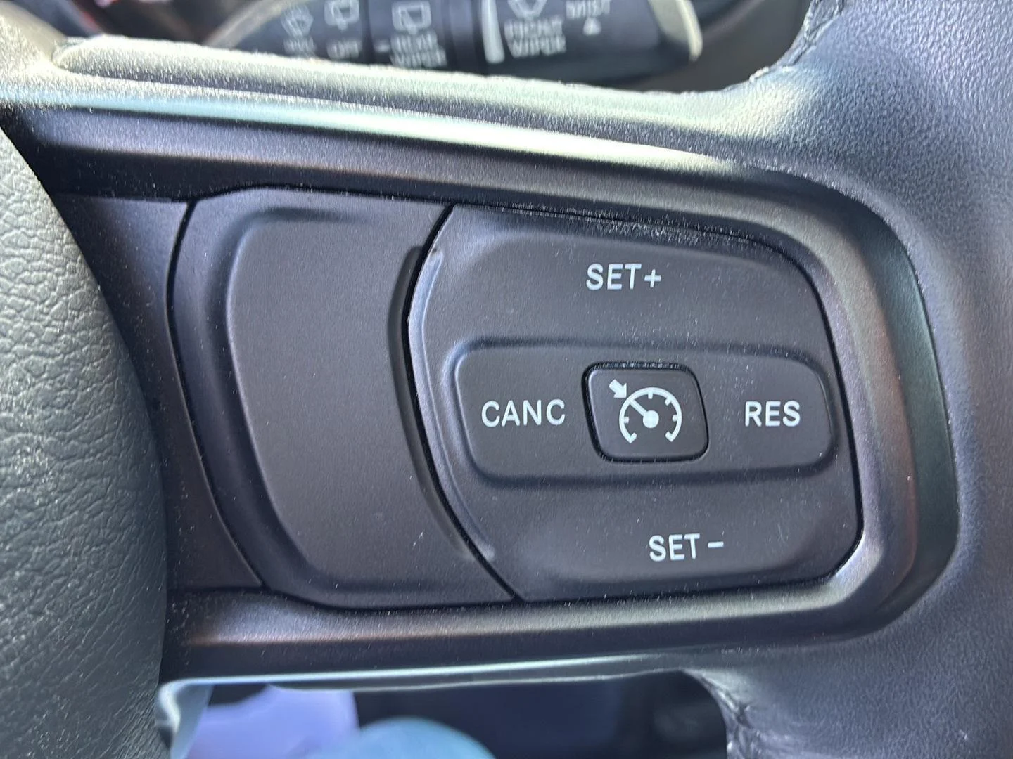 Used 2018 Bright White Clearcoat Jeep Sport S image 8