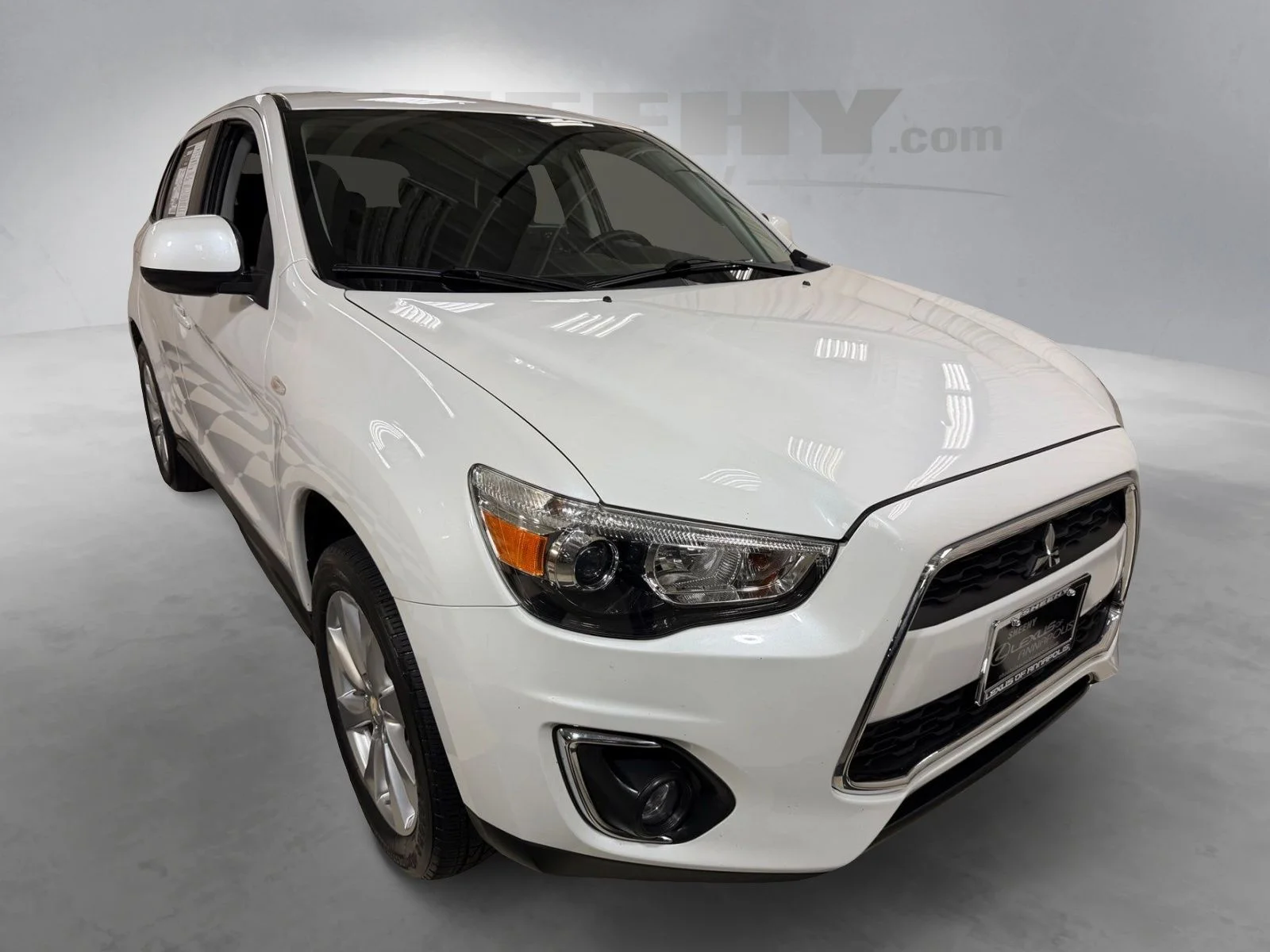 Used 2015  Mitsubishi ES image 2