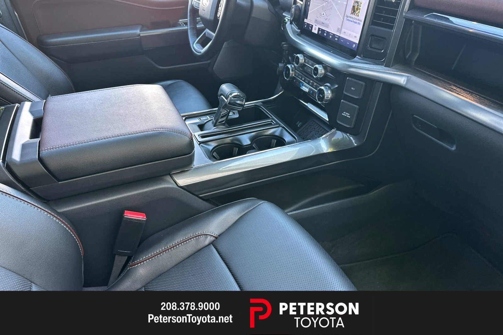 Used 2023  Ford Lariat image 14