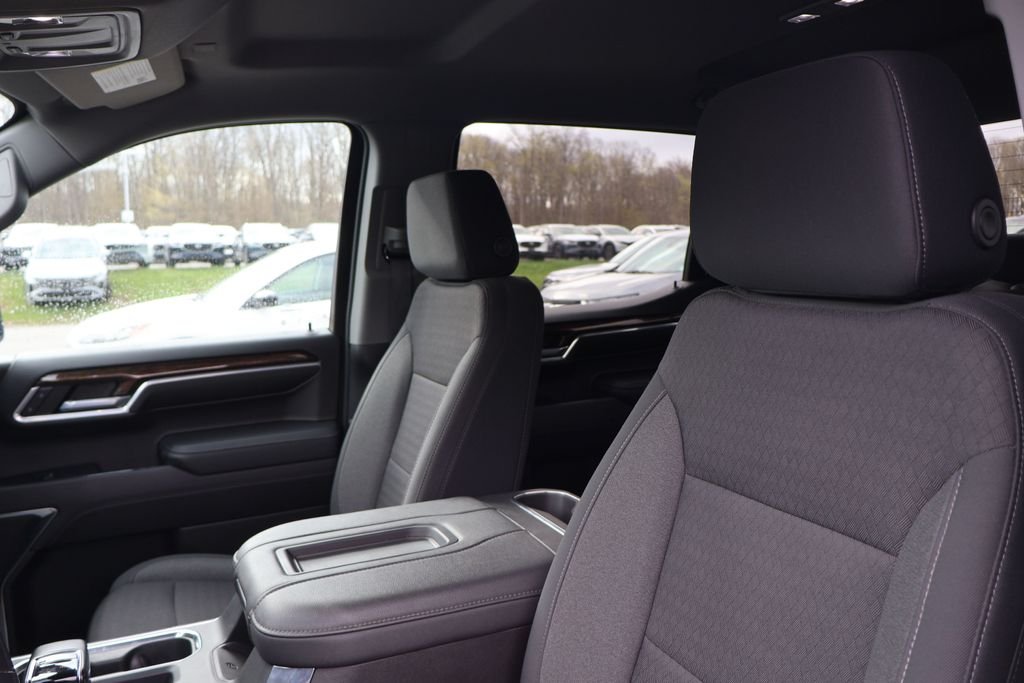 Used 2022 White GMC Elevation image 9