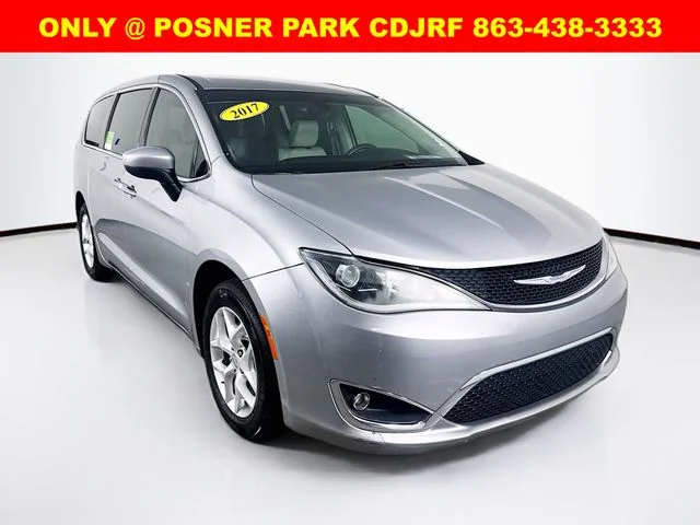 2017 Chrysler Pacifica Touring Plus's photo