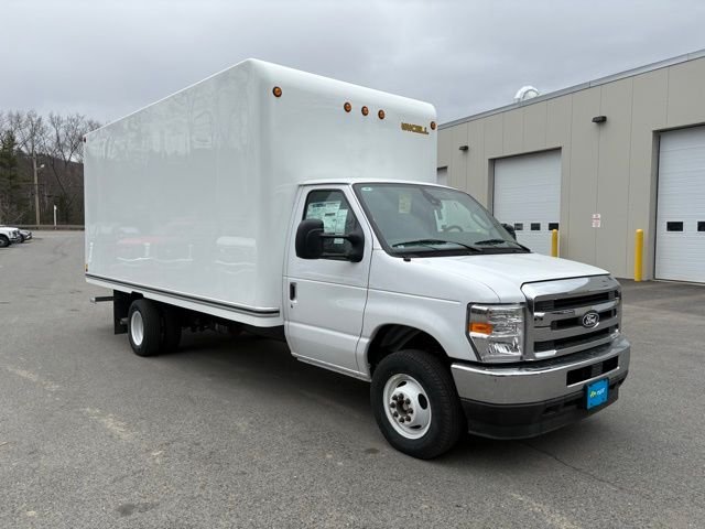 New 2026 Oxford White Ford E-450 DRW image 1