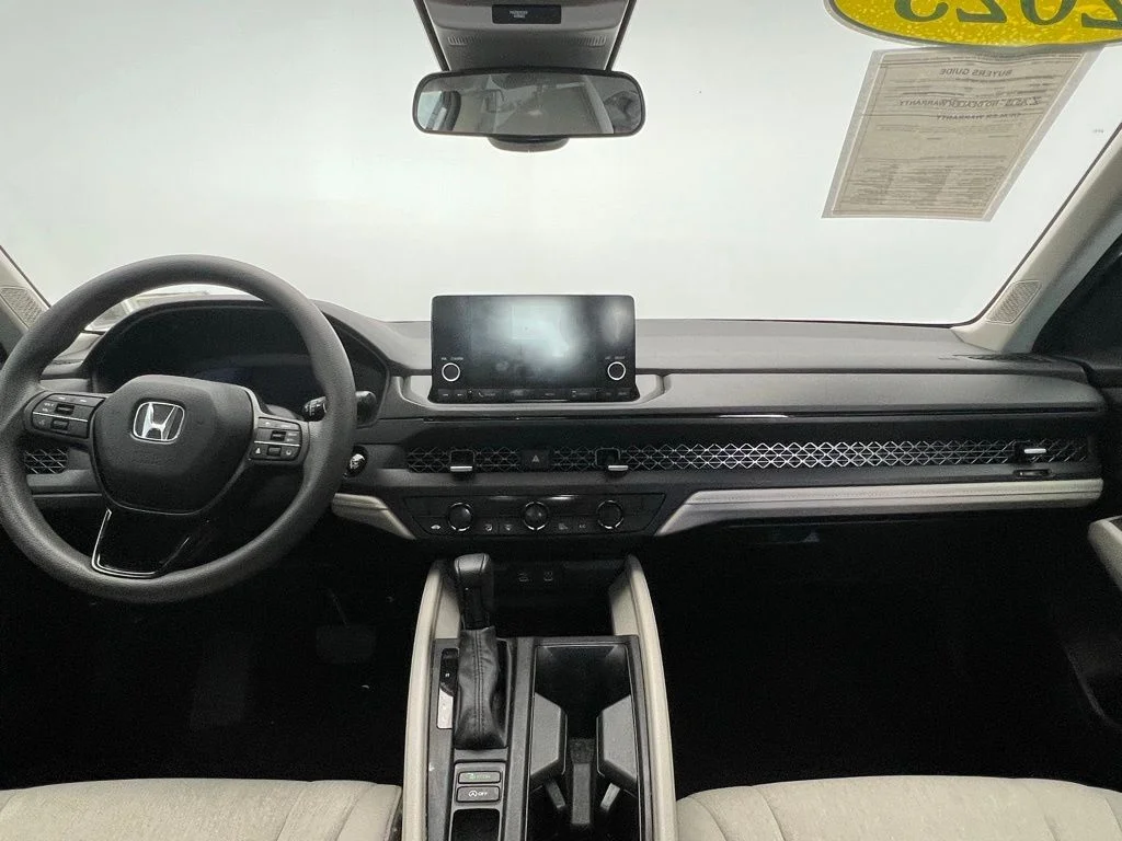 Used 2023 White Honda EX image 10