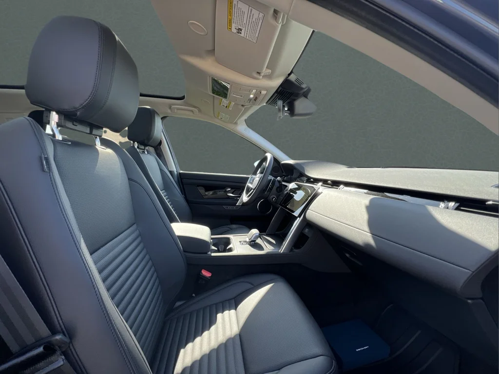 Used 2025 Blue Land Rover S image 27