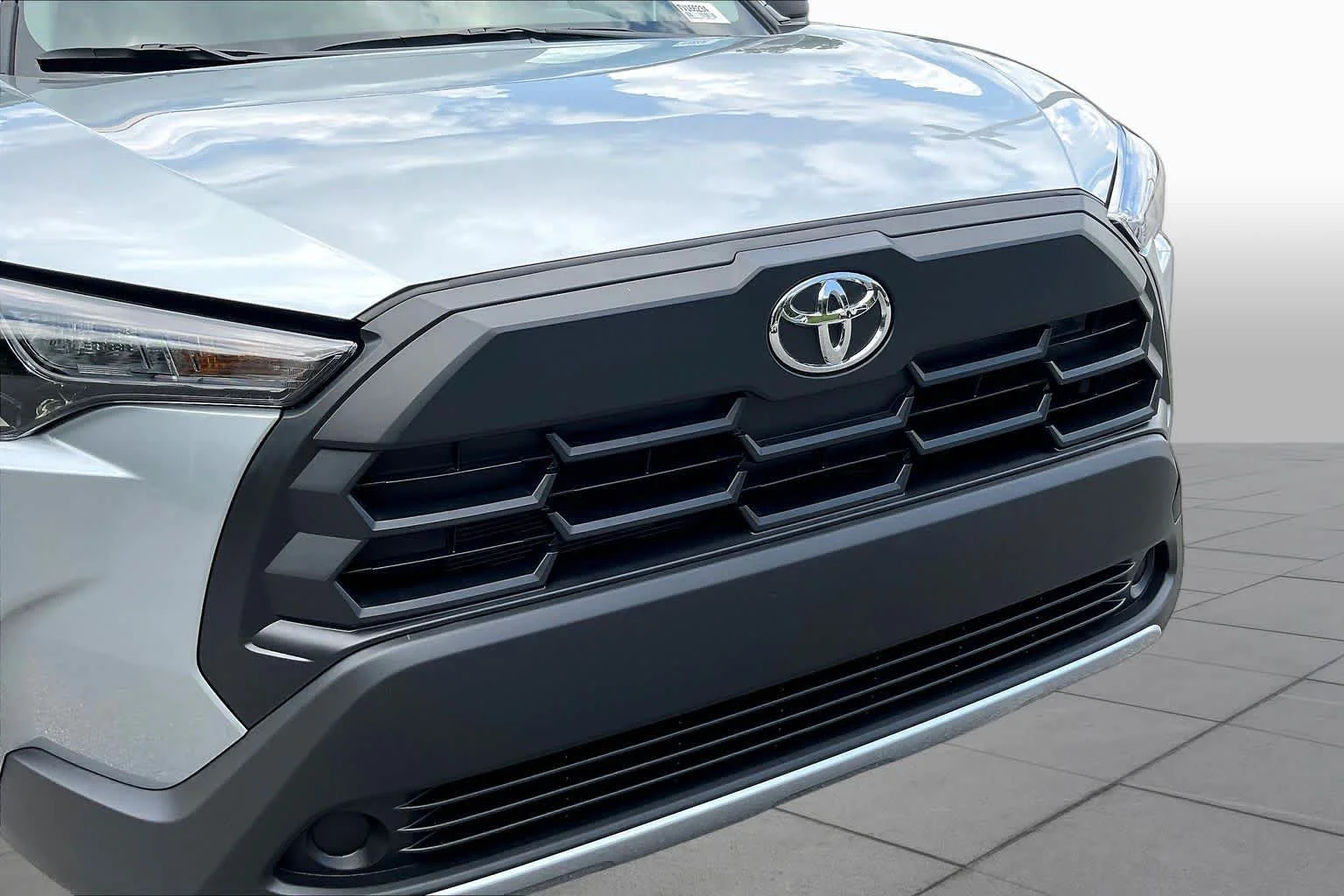 Used 2026 Sonic Silver Toyota L image 29