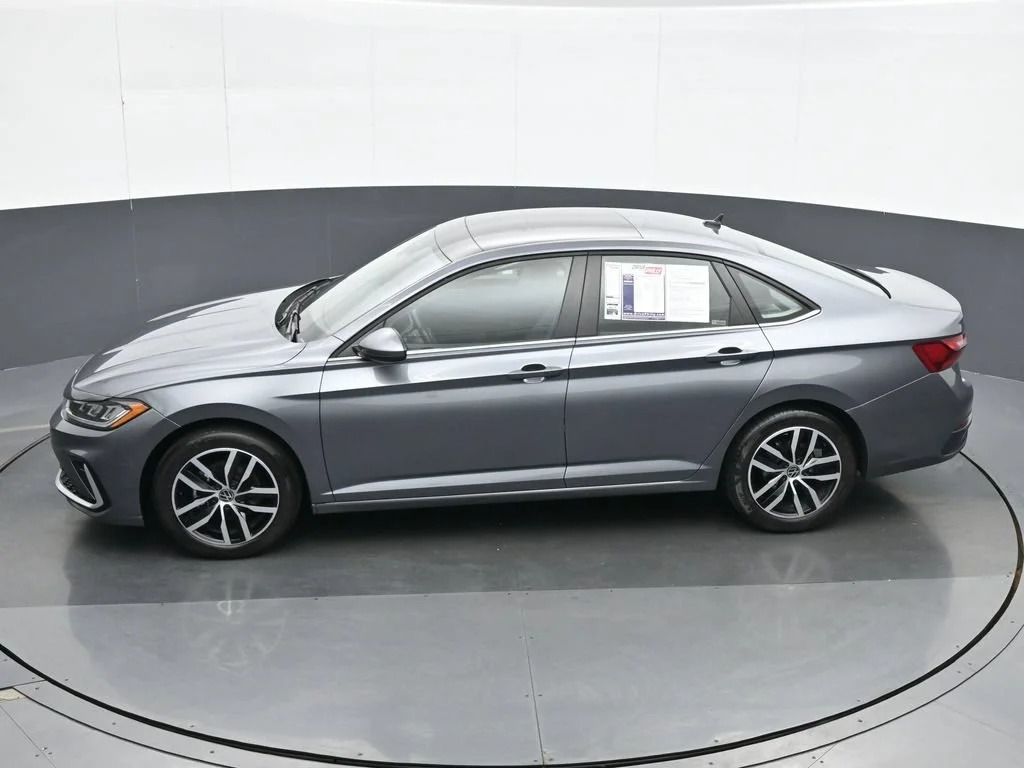 Used 2025 Gray Volkswagen 1.5T SE image 19