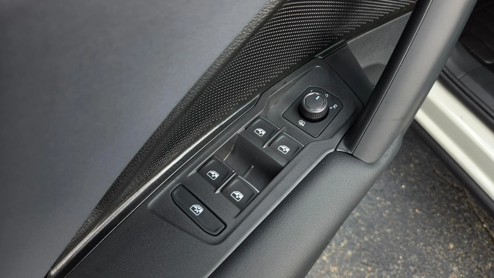 New 2026 Sandstone Volkswagen SE R-Line Black image 20