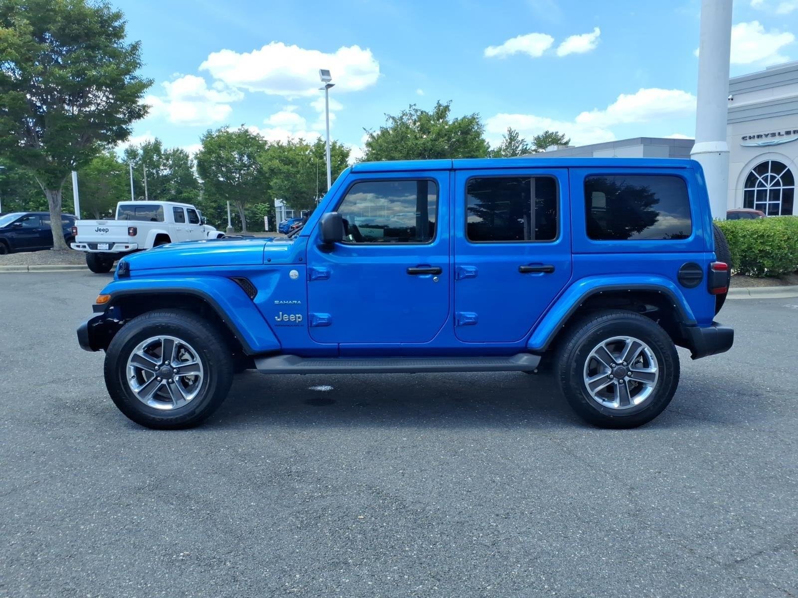 Used 2023 Hydro Blue Pearlcoat Jeep Sahara image 3