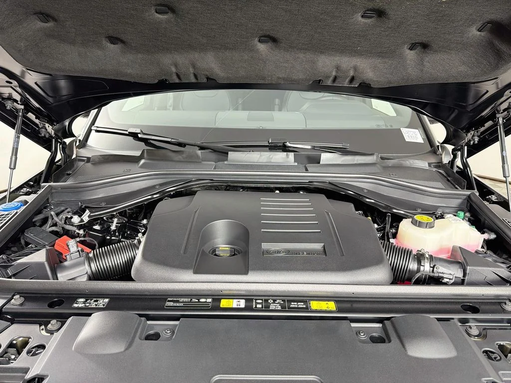 New 2027 Santorini Black Land Rover SE image 32