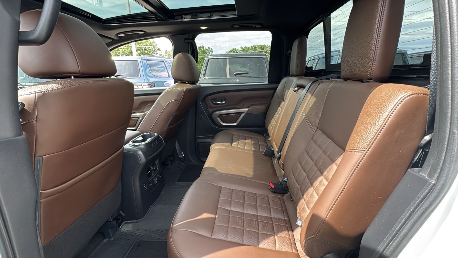 Used 2022 White Nissan Platinum Reserve image 32