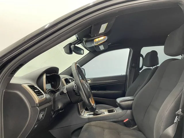 Used 2017 Diamond Black Crystal Pearlcoat Jeep Laredo image 19