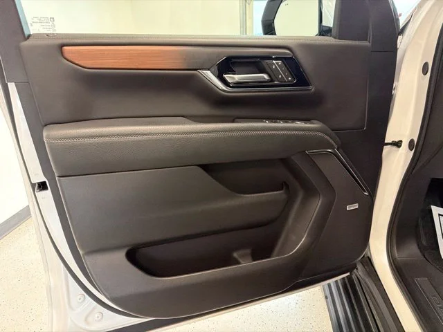 Used 2025 White GMC Denali image 49