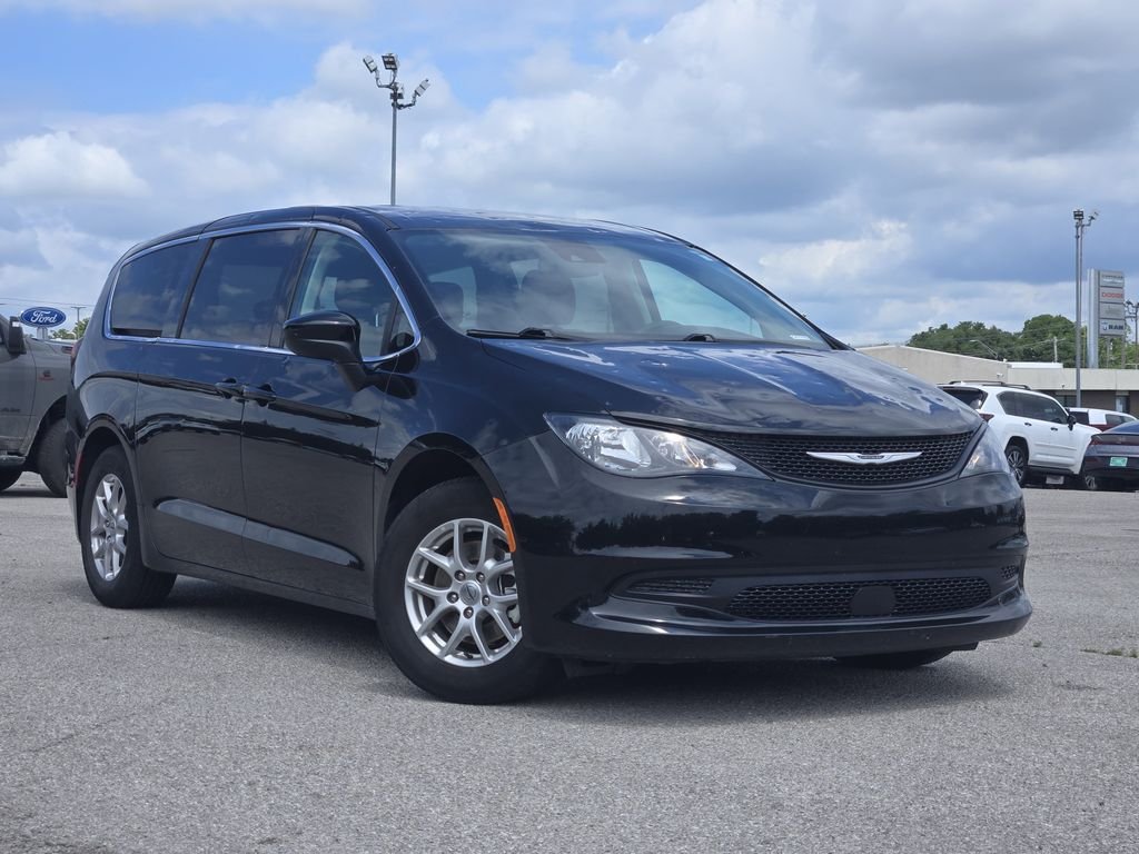 2024 Chrysler Voyager LX's photo