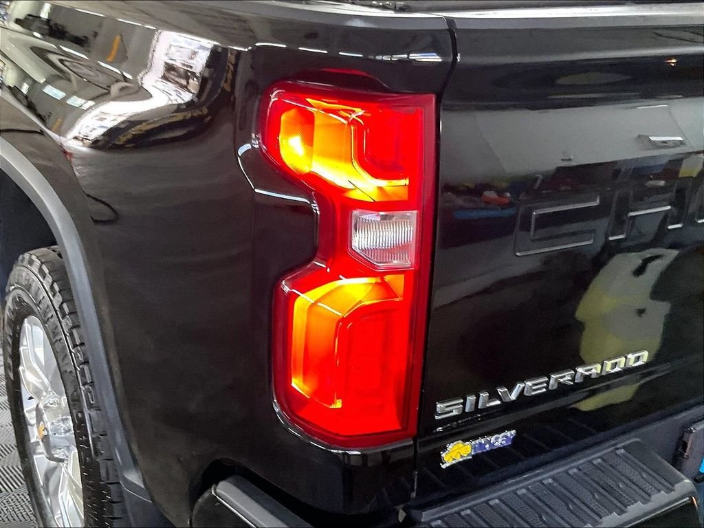 Used 2023 Black Chevrolet High Country image 35