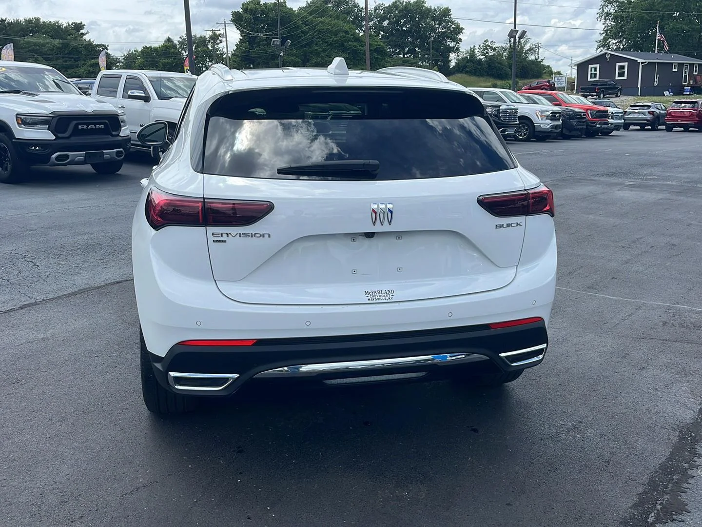 Used 2025 Summit White Buick Preferred image 4