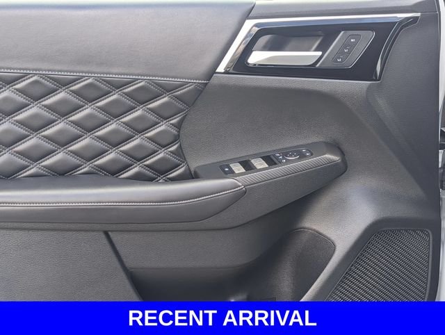 Used 2024  Mitsubishi SEL image 13