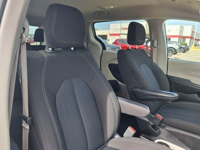 Used 2023 Bright White Clearcoat Chrysler LX image 33