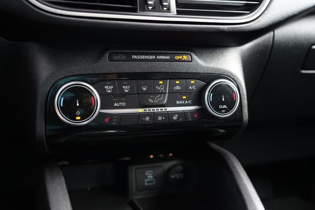 Used 2022 Blue Ford SEL image 16