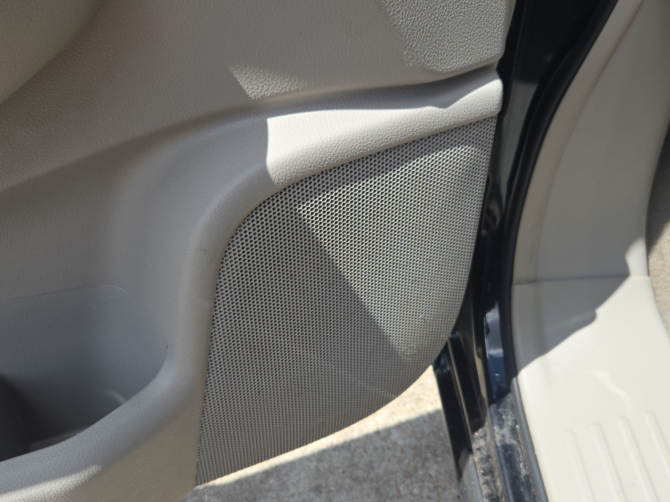 Used 2015 Super Black Nissan 3.5 S image 9