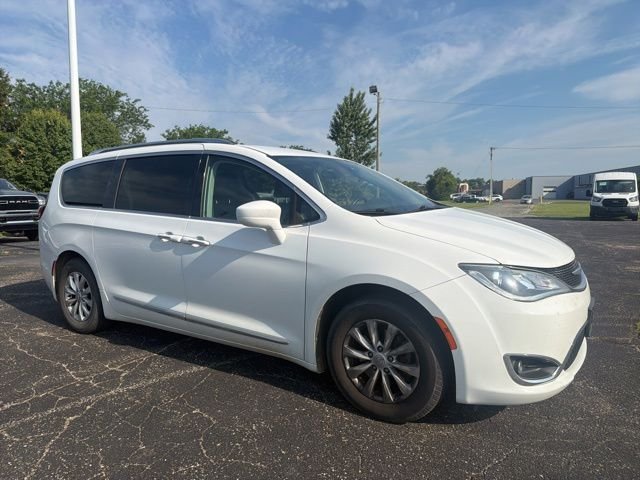 2018 Chrysler Pacifica Touring L's photo